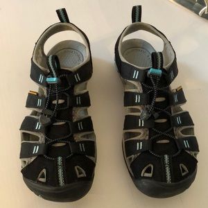 Keen Clearwater CNX Size 8 Womens
